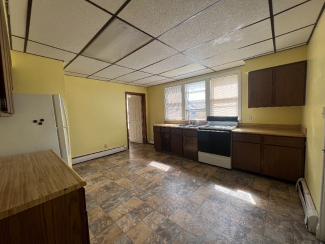 Building Photo - 124 Spruce St