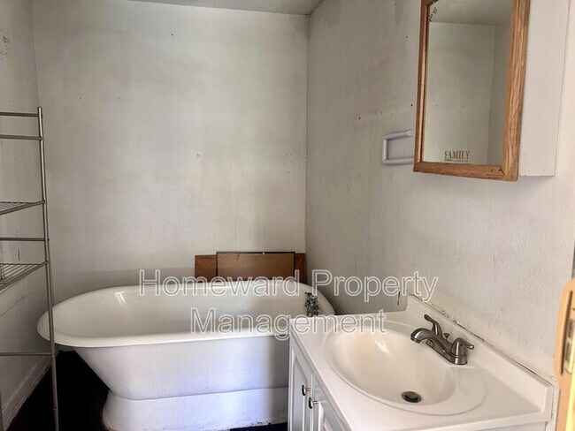 Photo - 3803 Meadowbrook Dr Apartment