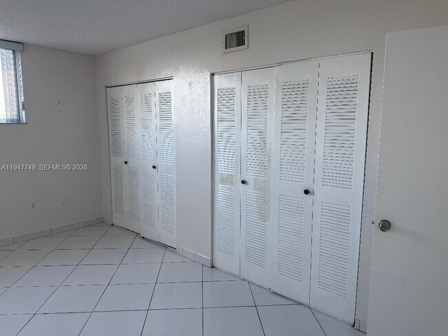 Foto del edificio - 8321 NW 7th St