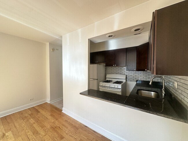 Foto del edificio - 6830 N Sheridan Rd