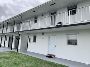 Building Photo - 1113 Lake Terrace