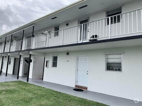 Building Photo - 1113 Lake Terrace