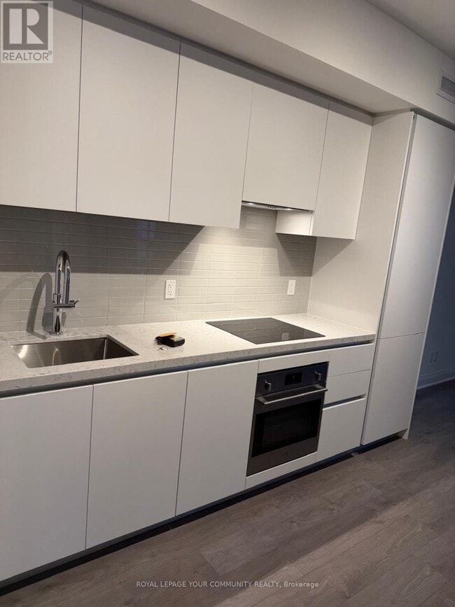 Building Photo - 2 Erskine Rd