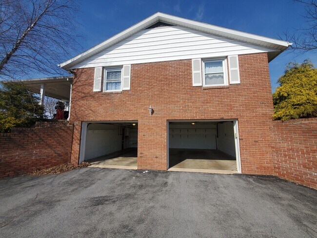 Foto del edificio - 68 Swissdale Rd