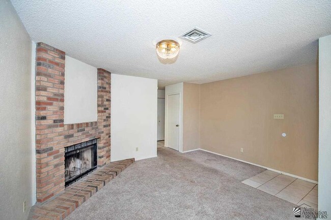 Building Photo - 1414 W Santa Maria Way