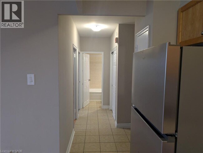 Building Photo - 468 Ottawa St N