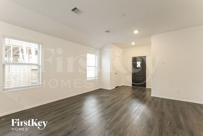 Foto del edificio - 18438 Summit Ranch Dr