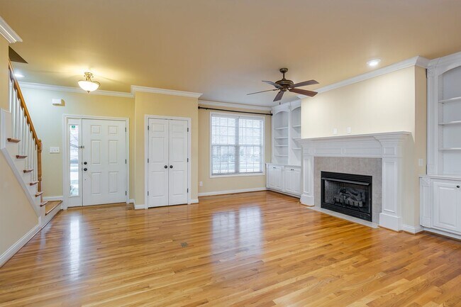 Foto del edificio - Beautiful Townhome located in the highly desirable Beaumont neighborhood of Lexington.
