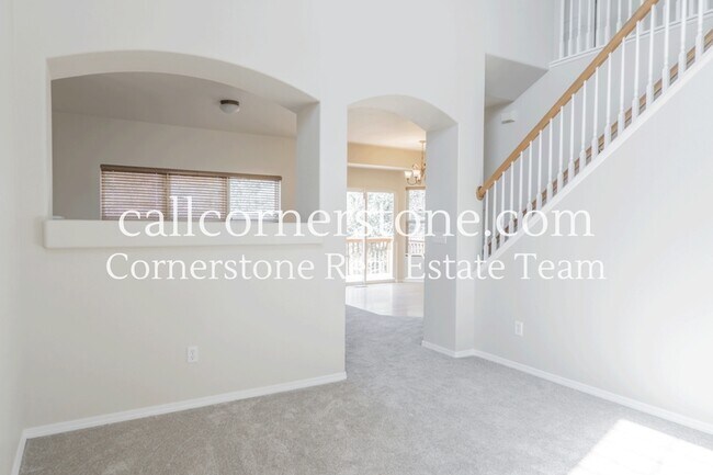 Foto del edificio - 819 Ridgebury Pl
