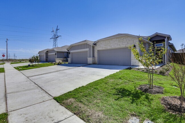 Foto del edificio - AVAILABLE NOW! GORGEOUS 3 BEDROOM DUPLEX LOCATED IN MIDLOTHIAN ISD!