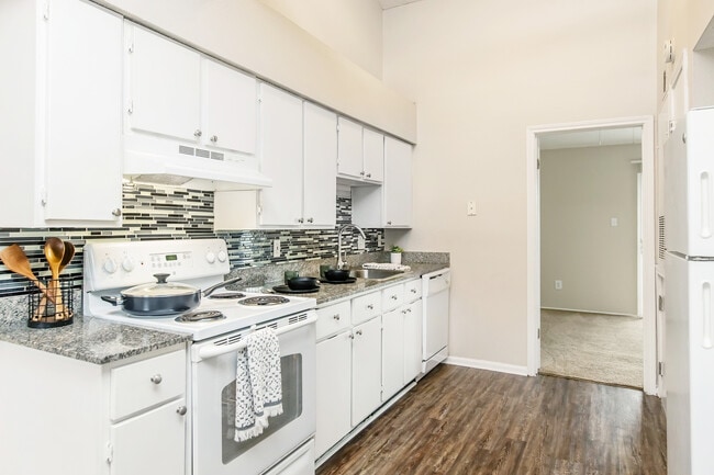 Building Photo - The Terraces at Metairie