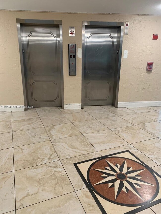 Foto del edificio - 4222 Inverrary Blvd