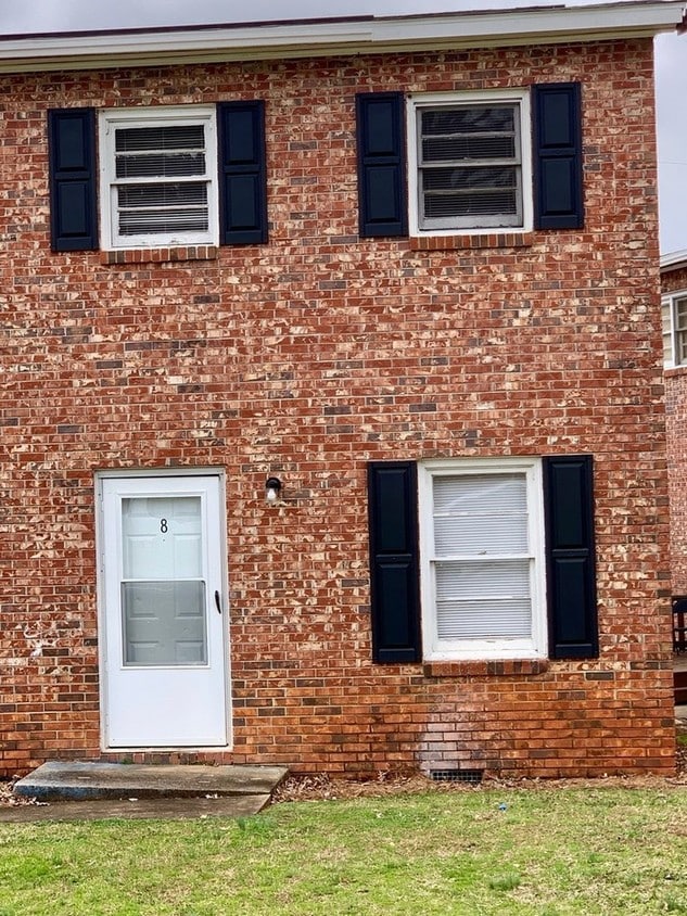 Primary Photo - 200 Stewart Dr