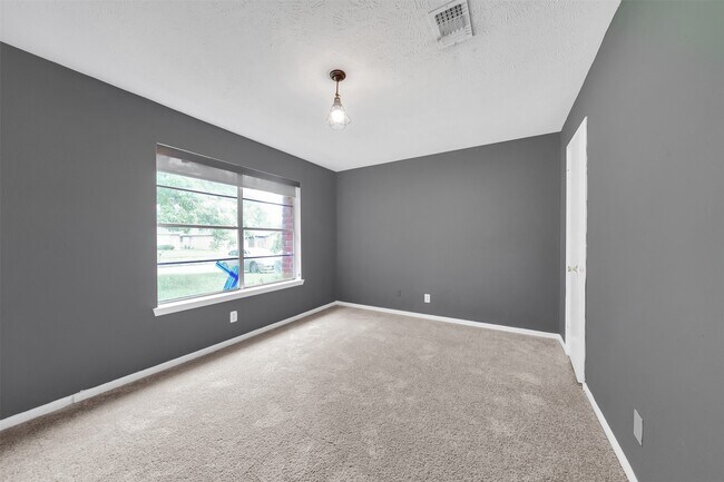 Foto del edificio - 14830 Keelby Dr