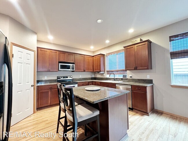 Building Photo - 5 br, 2.5 bath House - 28603 225th Ave SE