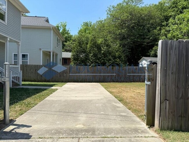 Building Photo - Modern 3-Bed / 2.5-Bath Home with Granite Kitchen, Fenced Yard & Private Balcony – Walkable to Do...