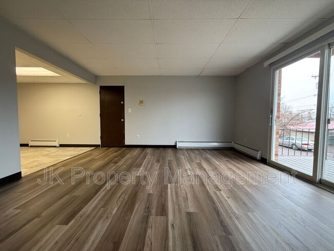 Building Photo - 1122 1st Ave SW