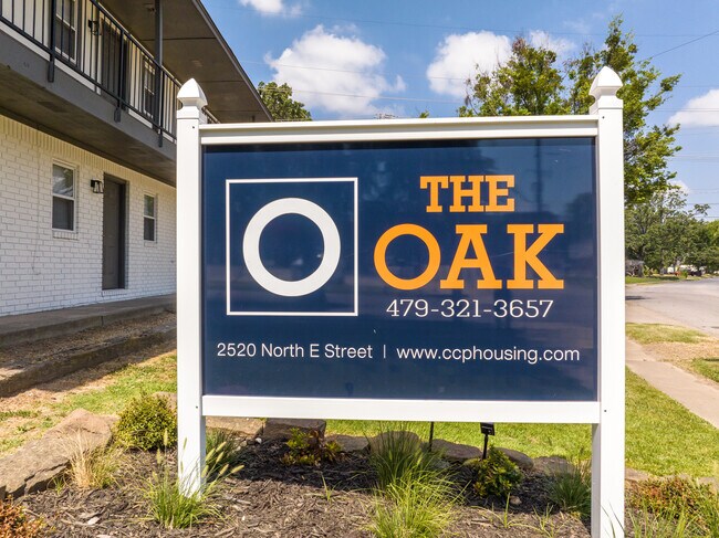 Foto del edificio - The Oak: 1 & 2 Bedroom Apartments