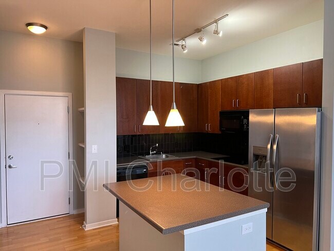 Foto del edificio - 2125 Southend Dr