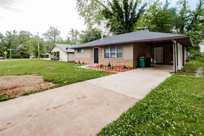 Building Photo - 10105 Ventura Dr