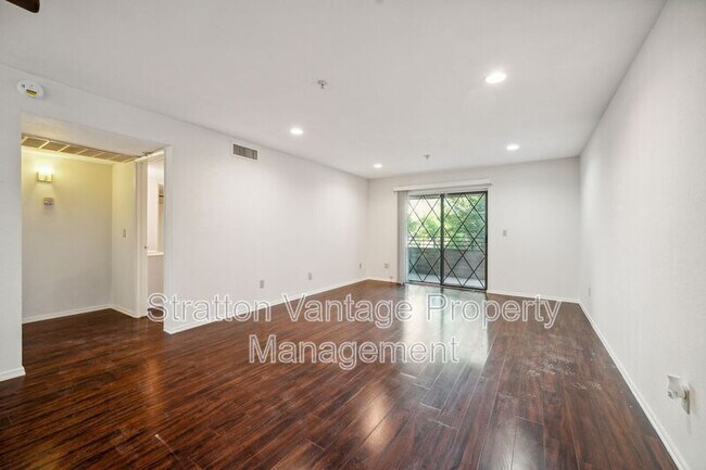 Foto del edificio - 7777 E Main St