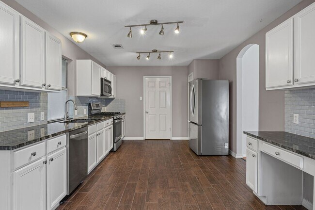 Building Photo - 11304 Avering Ln