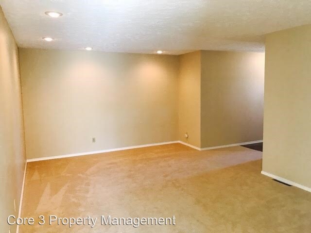 Building Photo - 313 Fairway Dr