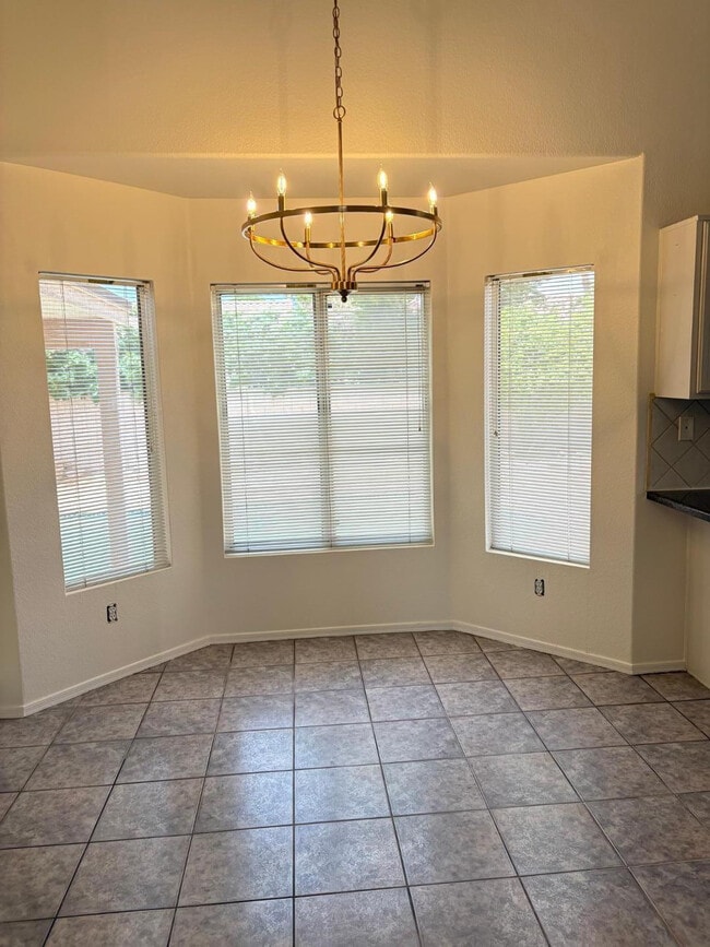 Building Photo - 472 W Country Estates Ave