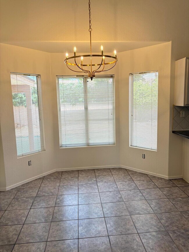 Foto del edificio - 472 W Country Estates Ave