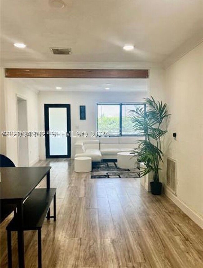 Foto del edificio - 12040 N Miami Ave