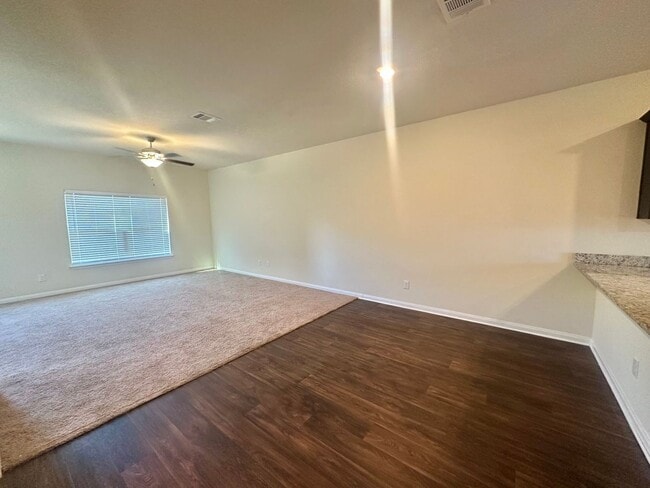 Building Photo - 5 BED 2.5 BATH NEW MANAGEMENT IN JARRELL TX!!!