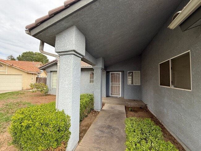 Building Photo - ***JUST REDUCED & MOVE IN SPECIAL!!! Must ...