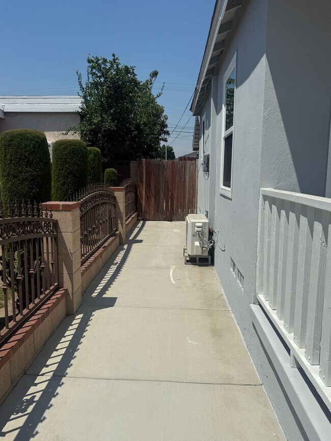 Foto del edificio - Beautiful and Well Kept 3-Bedroom House fo...