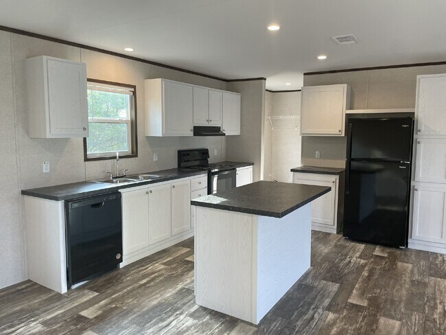 Building Photo - Beautiful, new 1577 sq ft home on private ...