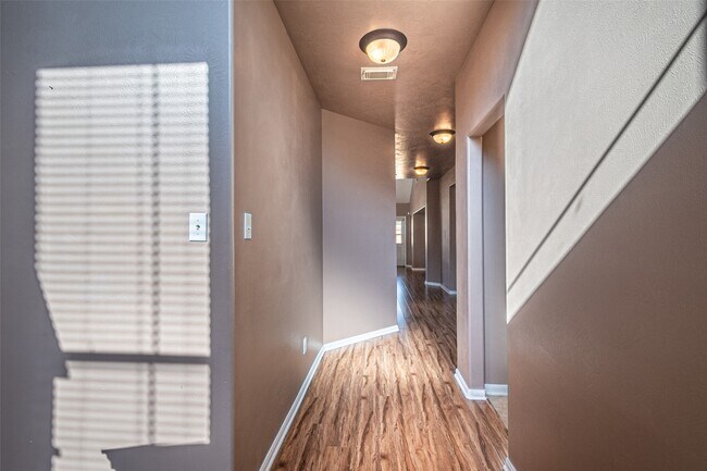 Foto del edificio - 7431 Riven Oaks Ct
