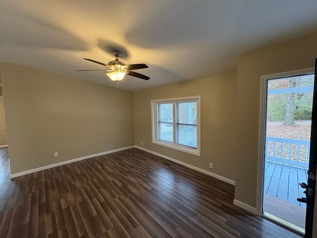 Building Photo - For Rent