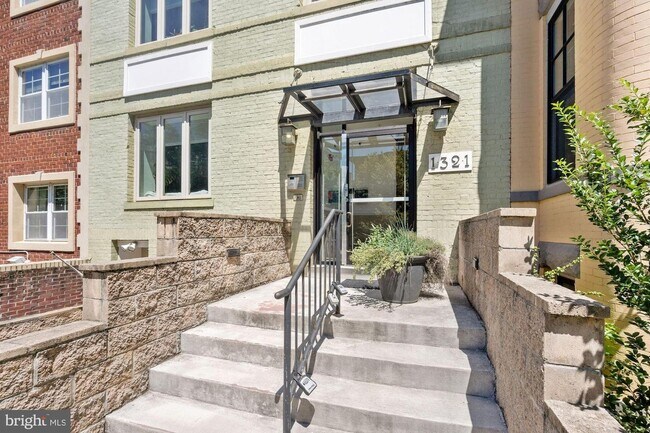 Building Photo - 1321 Euclid St NW