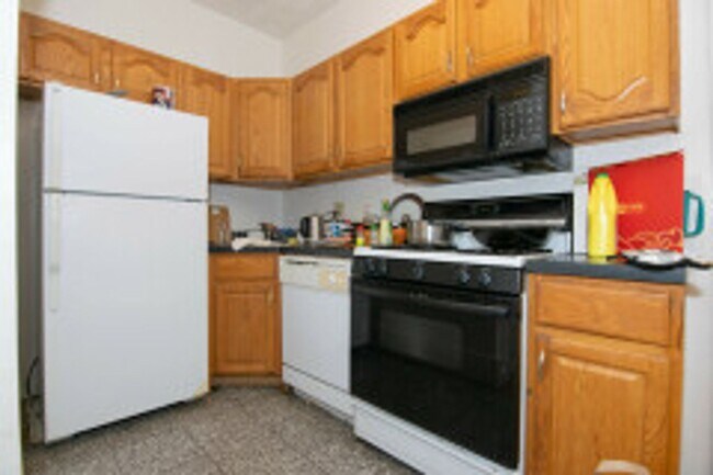 Foto del edificio - Allston 3 bedroom apartment - 6/1/26 - NO BROKER FEE