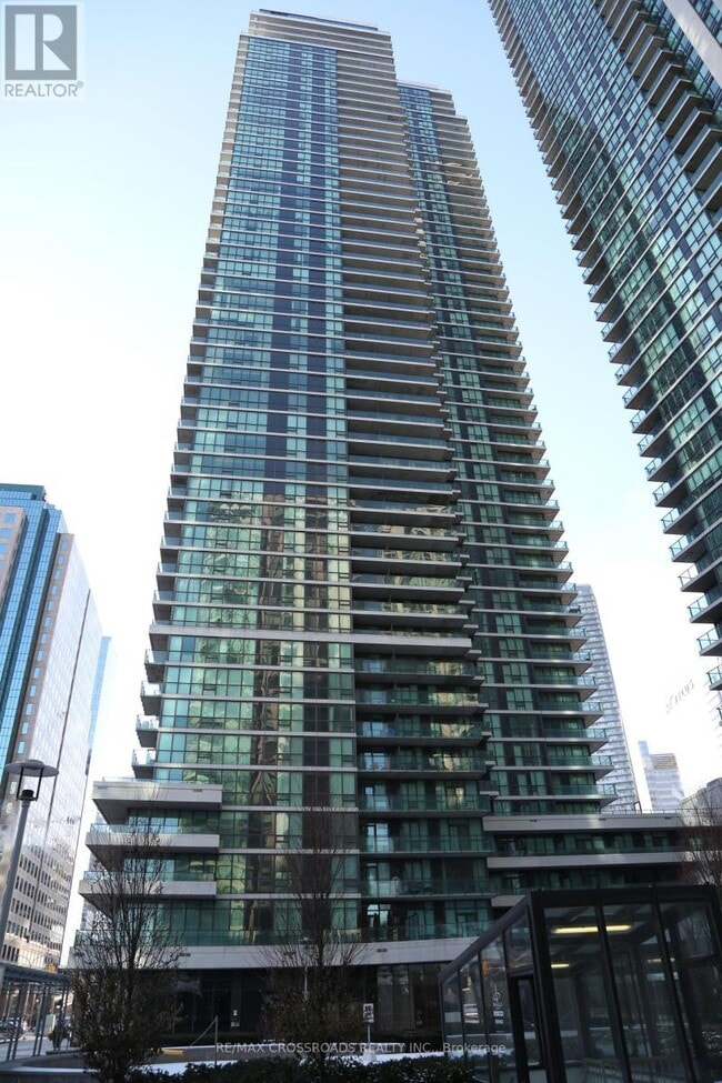 Building Photo - 33 Bay St.