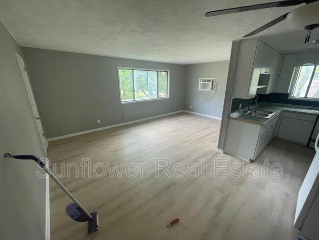 Foto del edificio - 822 E Vine St