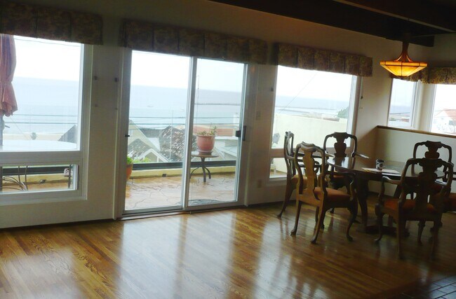 Terraza superior y comedor - 7103 Rindge Ave