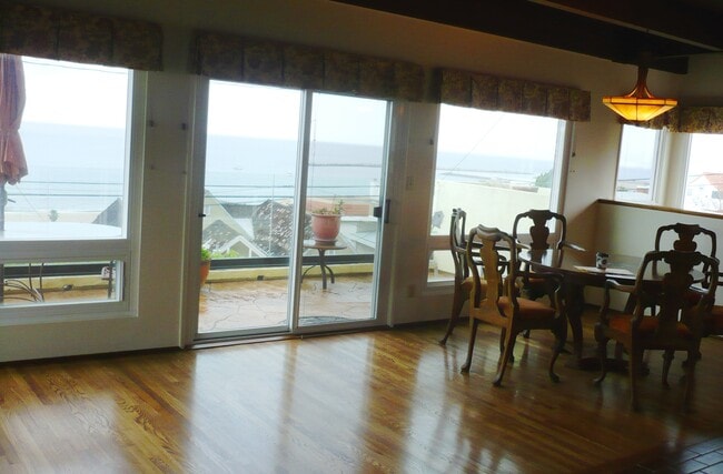 Upper deck and dining rm - 7103 Rindge Ave