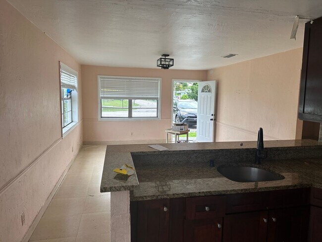 Foto del edificio - 2 Bedroom Duplex in Lake Worth
