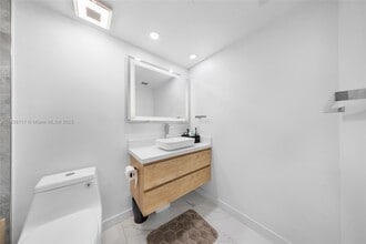 Building Photo - 7601 E Treasure Dr