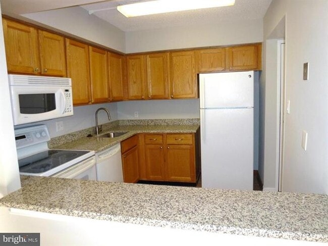 Building Photo - 2921 N Leisure World Blvd