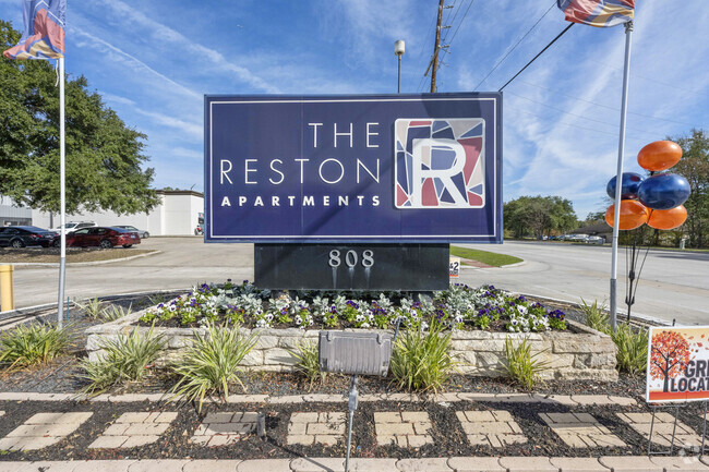 Building Photo - The Reston Apartments