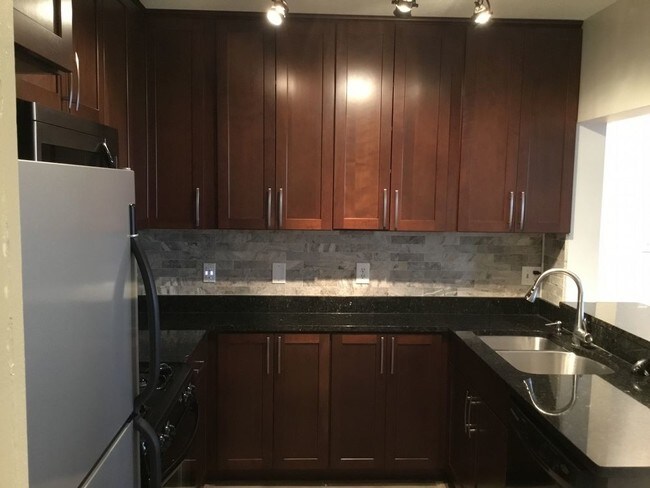 Building Photo - 20273 Beechwood Ter