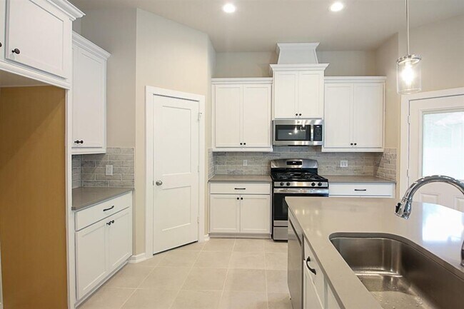 Foto del edificio - 244 N Spotted Fern Dr