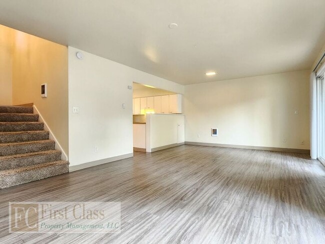 Building Photo - 8500 SW Canyon Dr