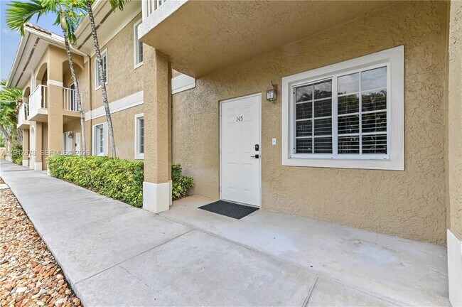 Foto del edificio - 4802 Washington St